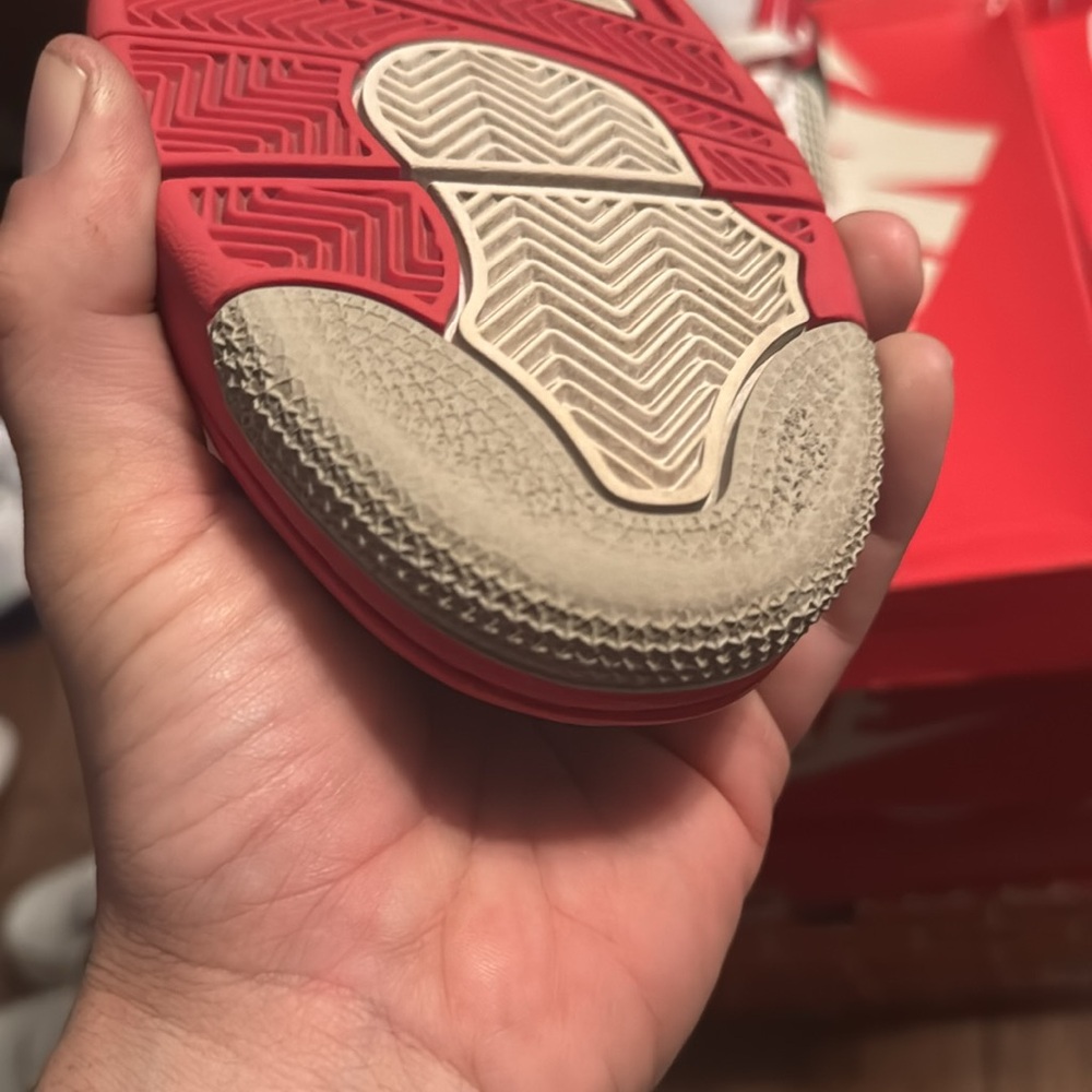 Jordan 4 Fire Red - Picture 4 of 4